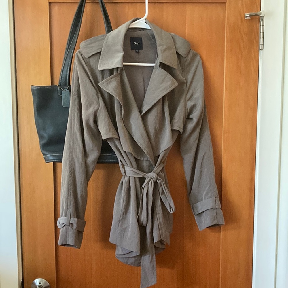 Gap Taupe Trench XS Barley Worn
